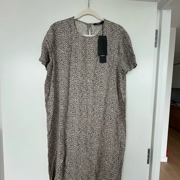 Jenni Kayne Leopard T-Shirt Dress NWT - Picture 3 of 4